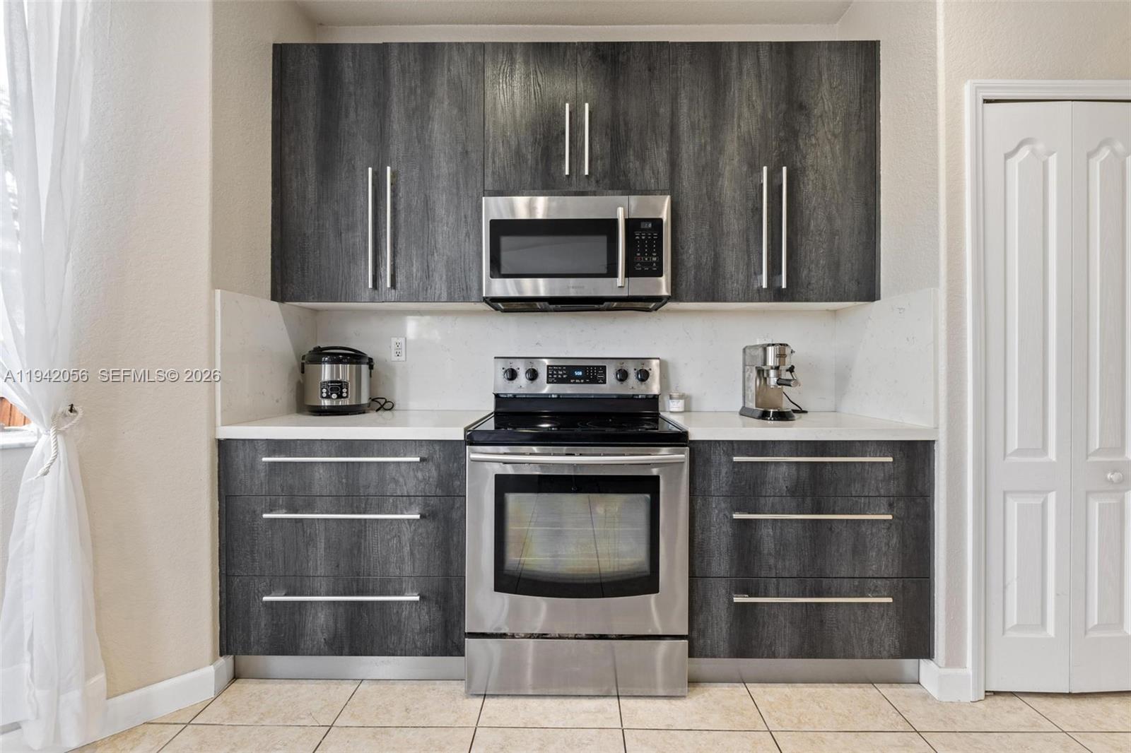 SUNSET LAKES ESTATES 1ST - Residential