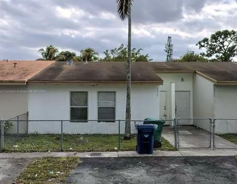3833 NW 213th Ter Miami Gardens FL 33055