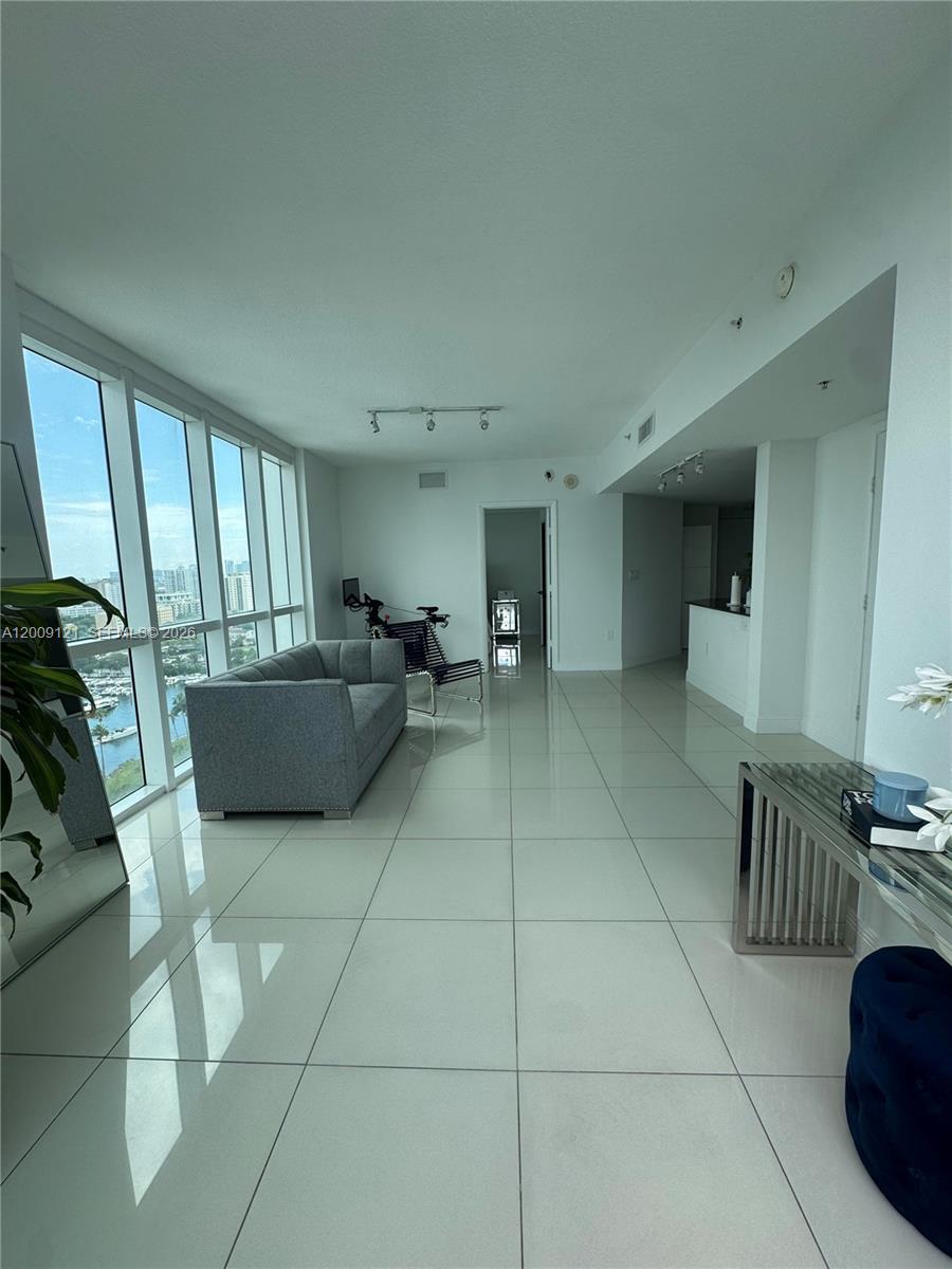 TERRAZAS RIVERPARK VILLAG - Residential