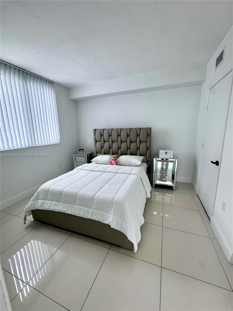 TERRAZAS RIVERPARK VILLAG - Residential