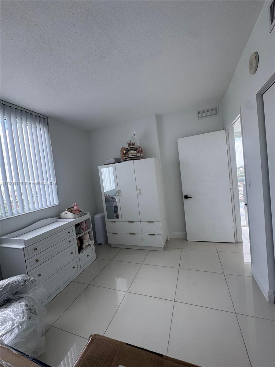 TERRAZAS RIVERPARK VILLAG - Residential