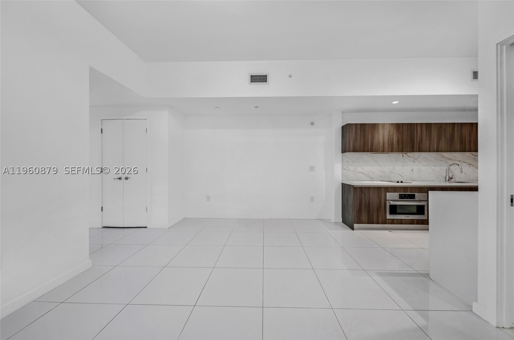 851 NE 1st Ave 204