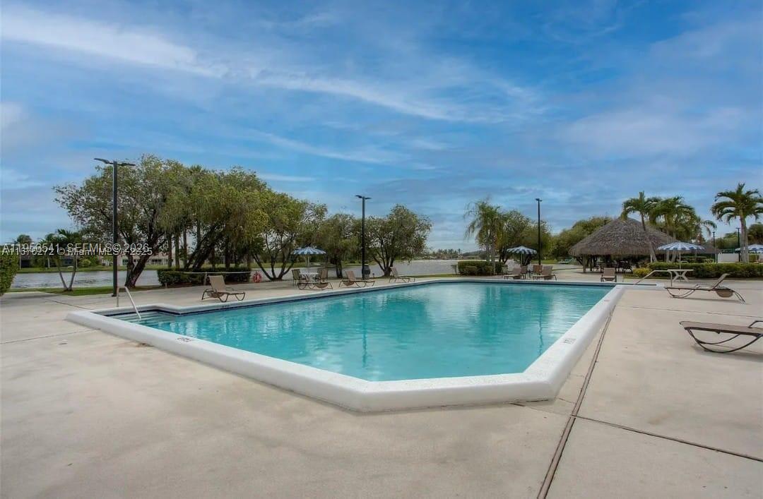 RACQUET CLUB APARTMENTS A - Residential