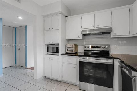 Photo of 182 Lakeview Dr #204, Weston, FL 33326 (MLS # A11956541)