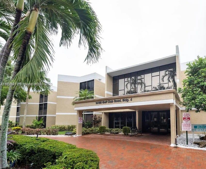 RACQUET CLUB APARTMENTS A - Residential