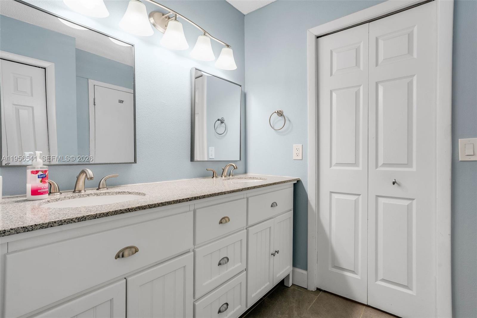 RACQUET CLUB APARTMENTS A - Residential