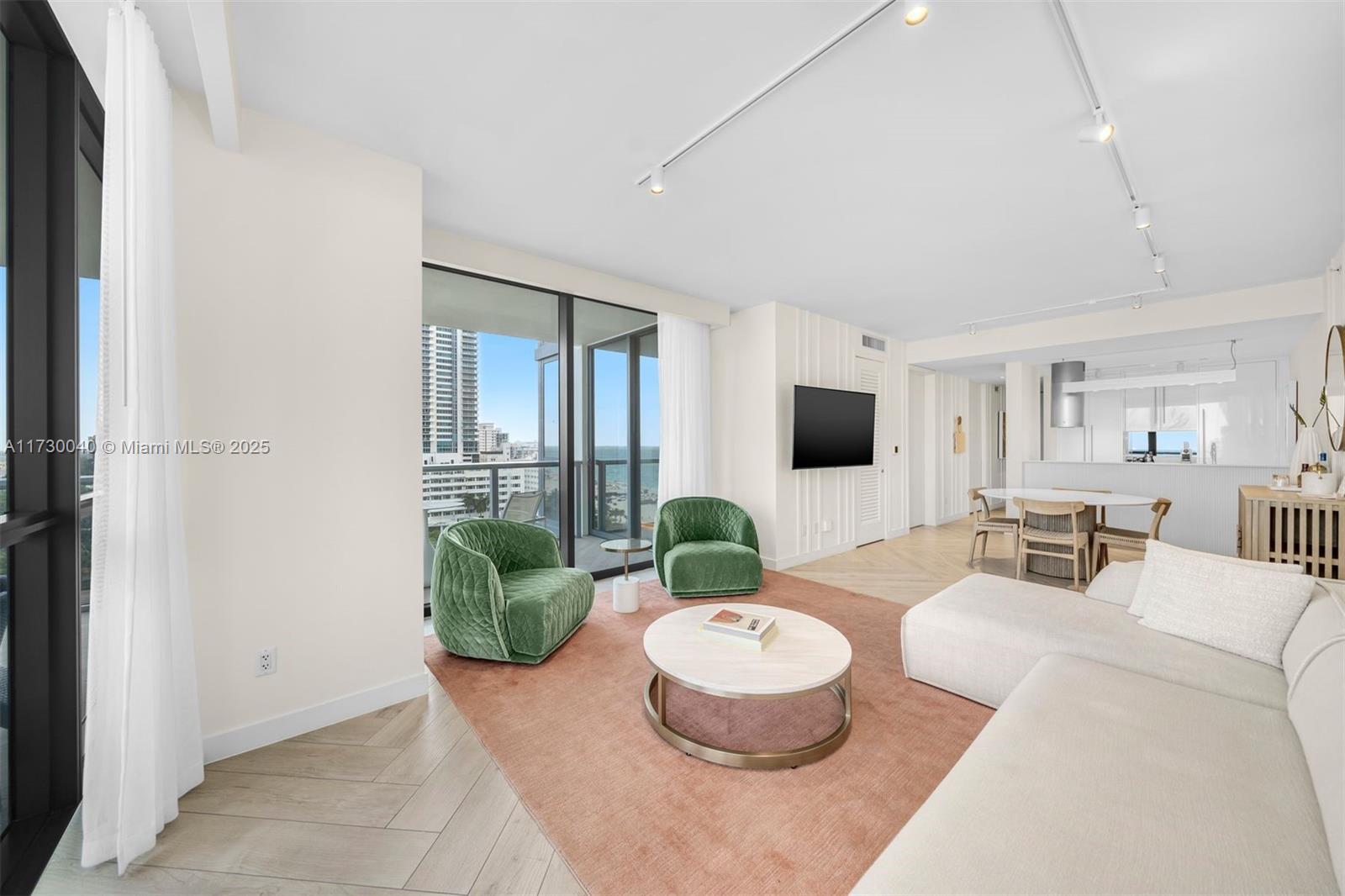 2201 Collins Ave 1128