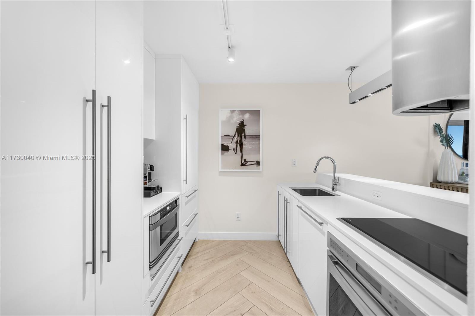 2201 COLLINS AVE CONDO - Residential