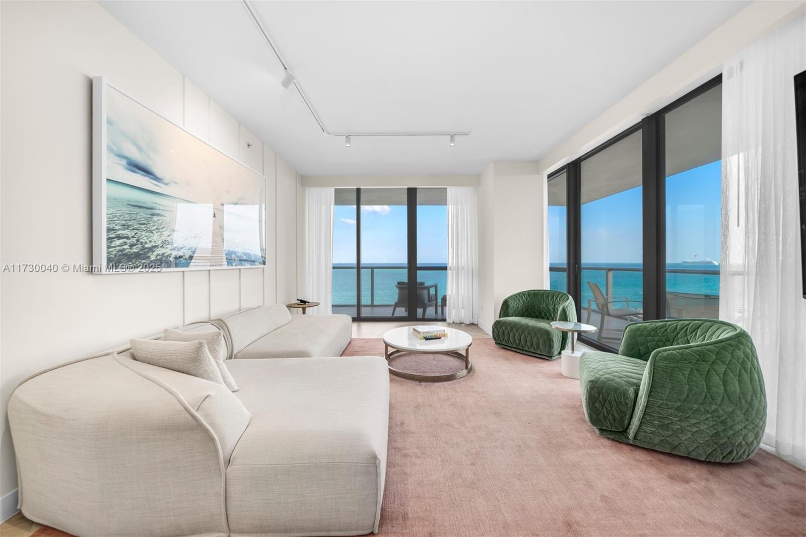 2201 Collins Ave 1128