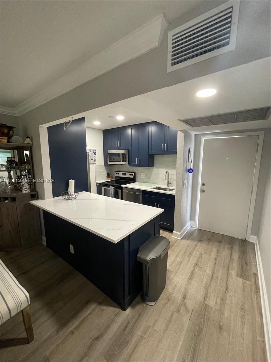 LORI-LYNN CONDO - Residential