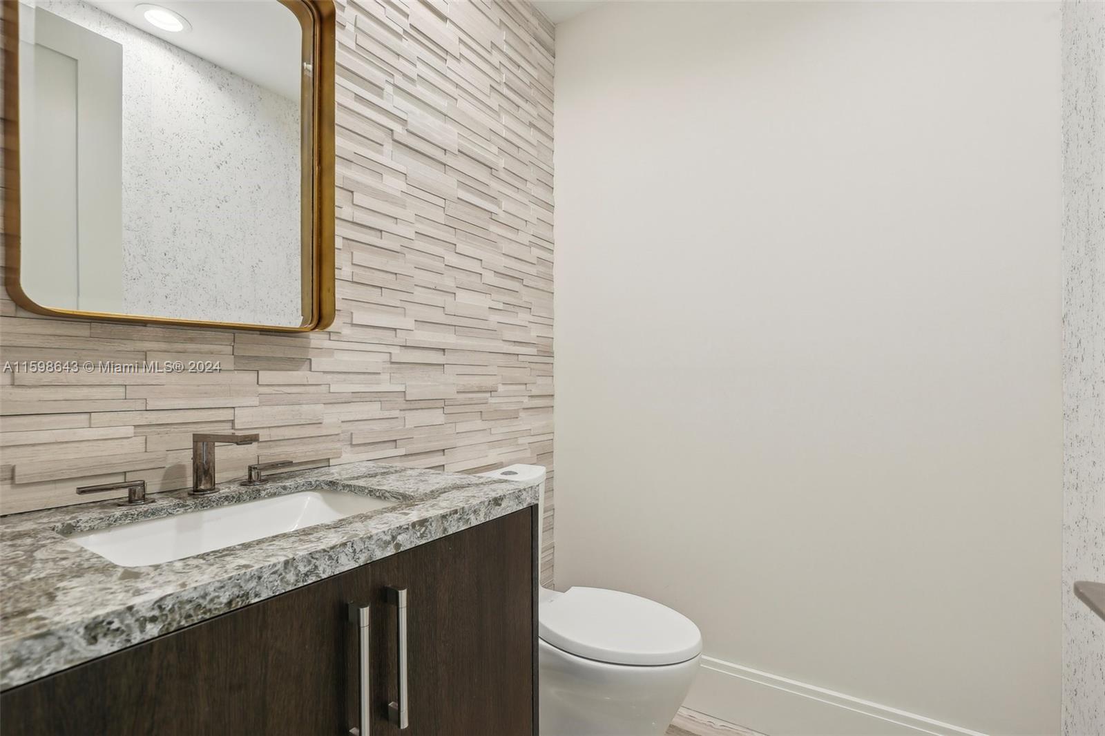 BARCELONA ISLE - Residential