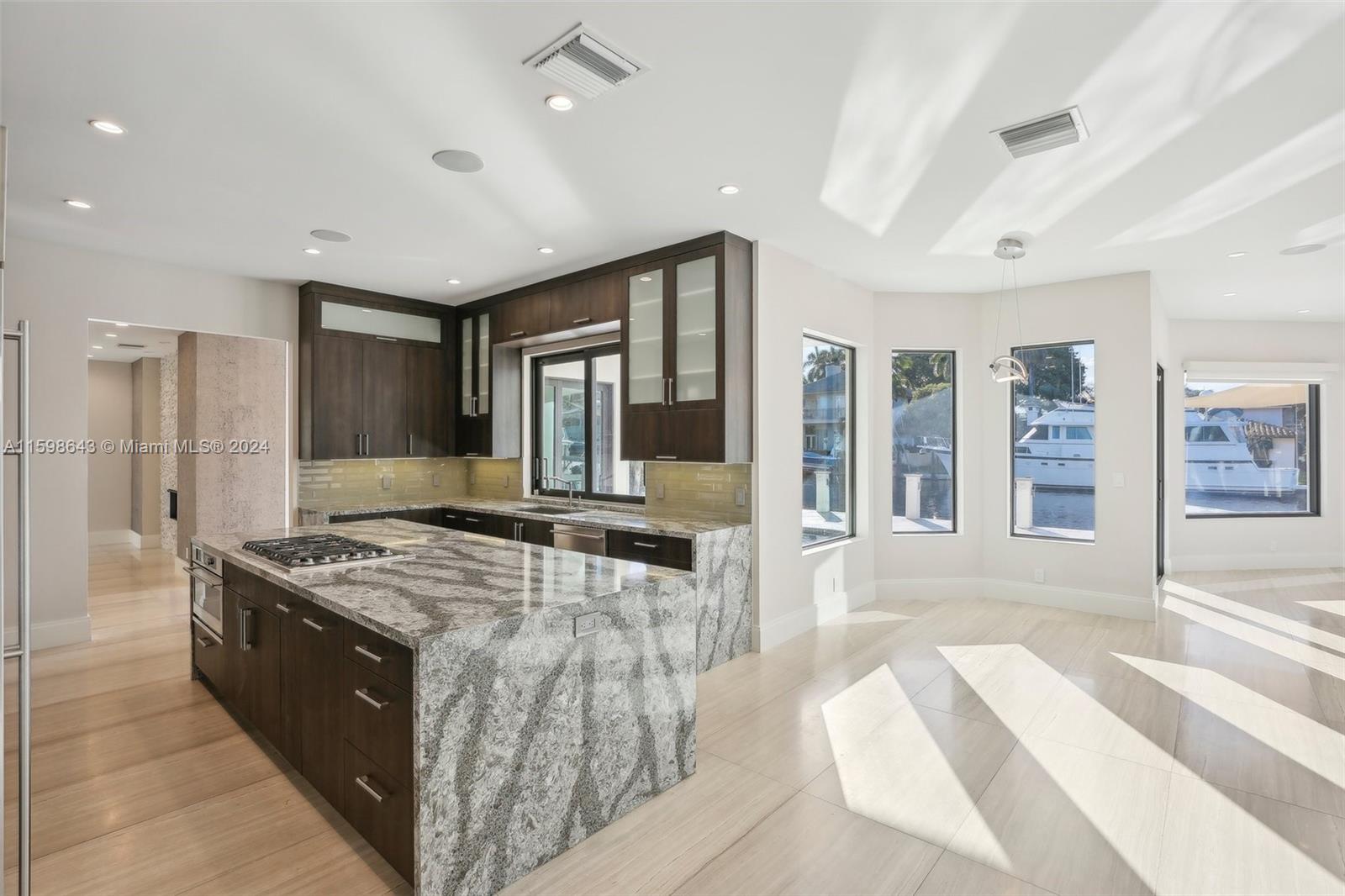 BARCELONA ISLE - Residential