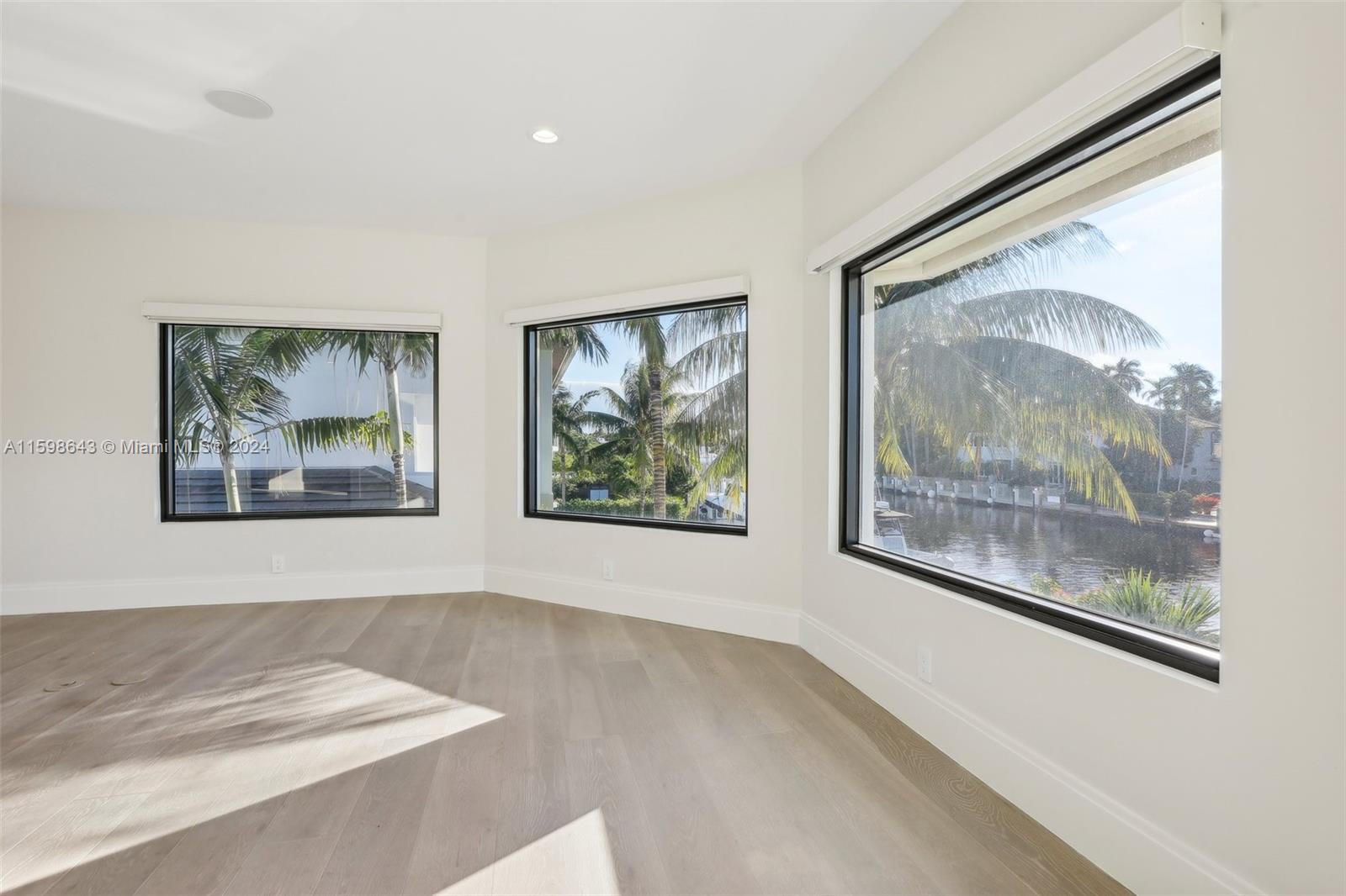 BARCELONA ISLE - Residential