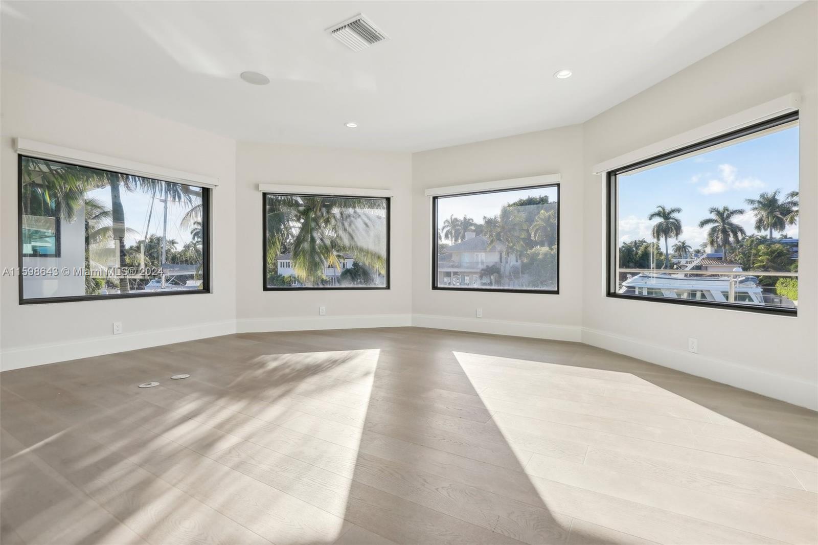 BARCELONA ISLE - Residential