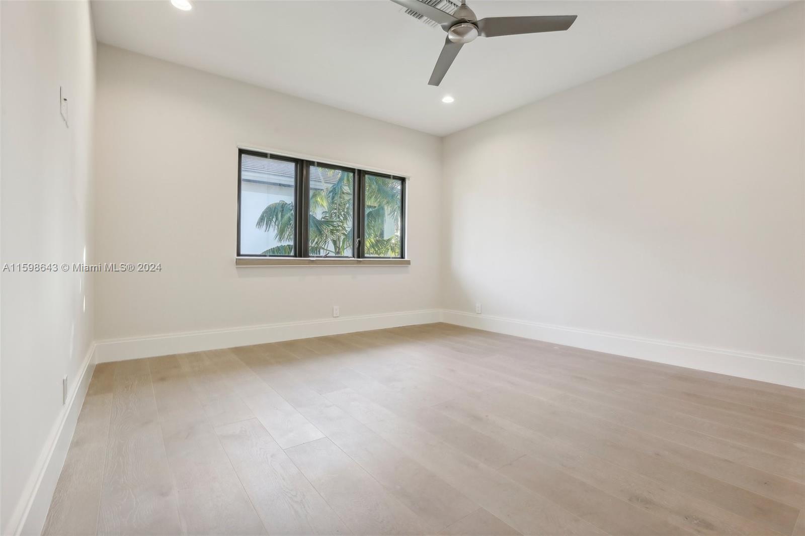 BARCELONA ISLE - Residential