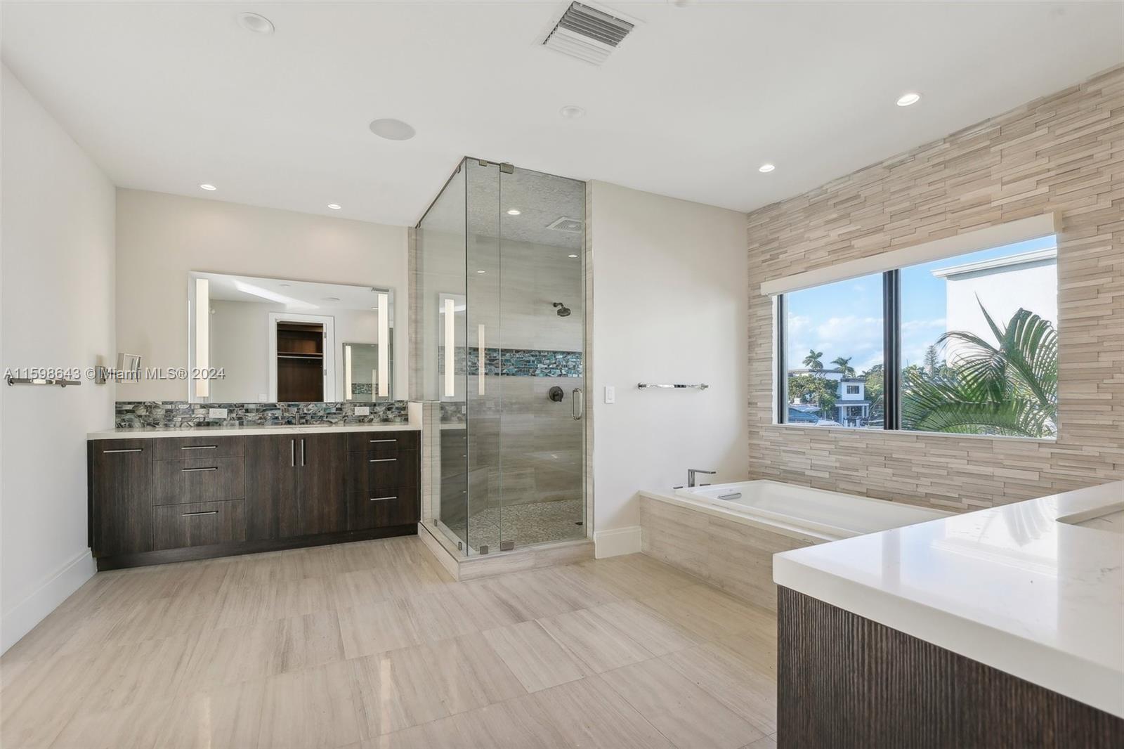 BARCELONA ISLE - Residential