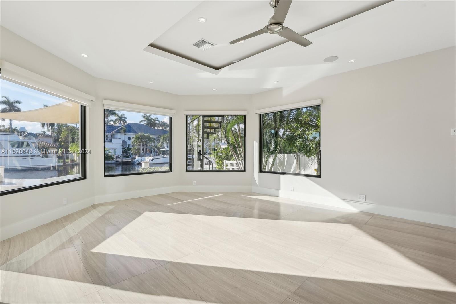 BARCELONA ISLE - Residential