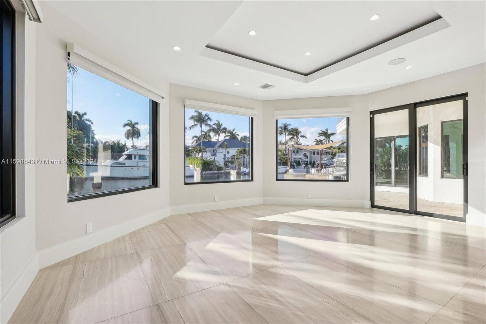 BARCELONA ISLE - Residential