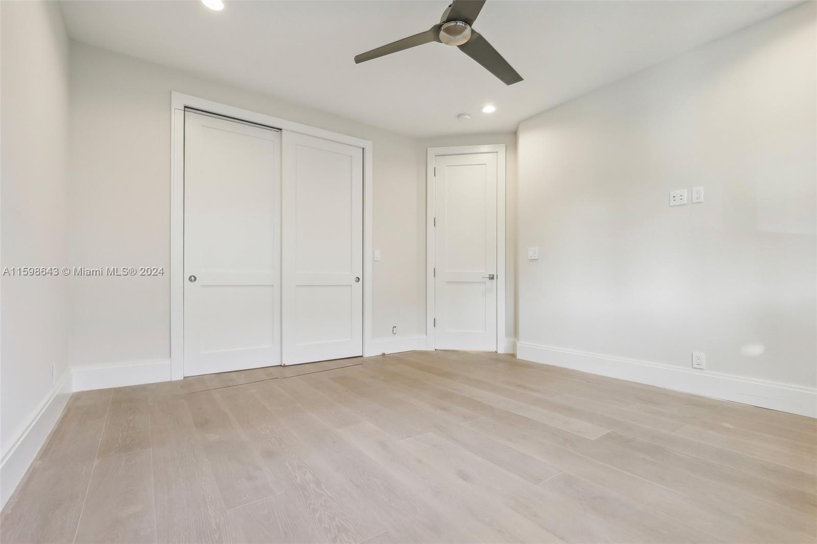 BARCELONA ISLE - Residential