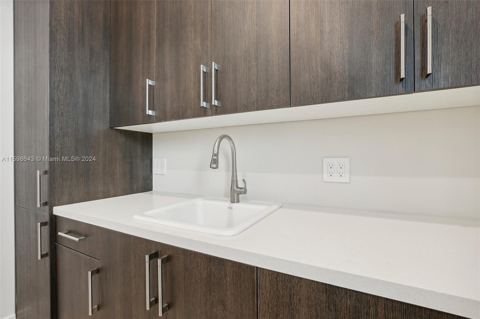 BARCELONA ISLE - Residential