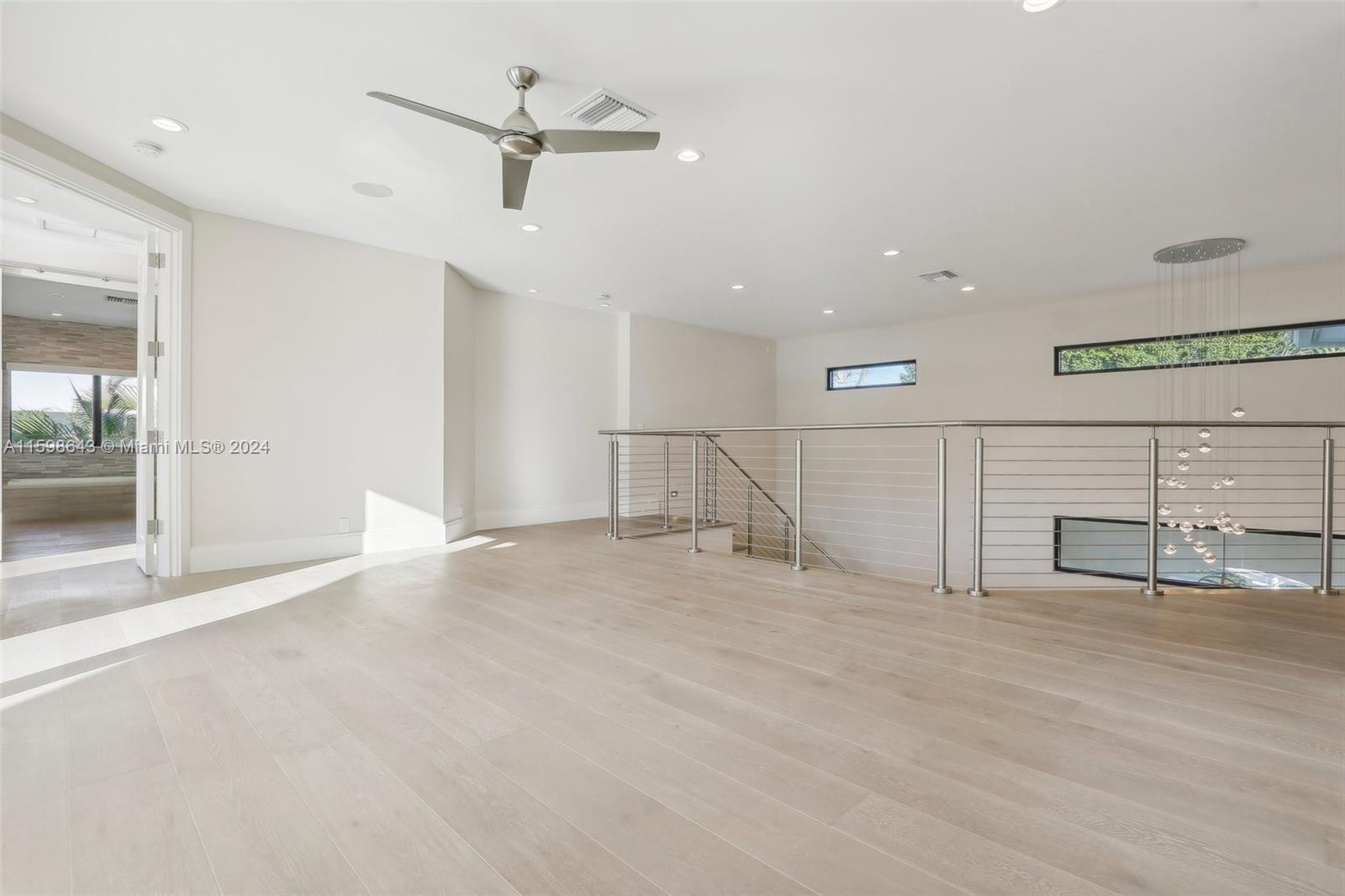 BARCELONA ISLE - Residential