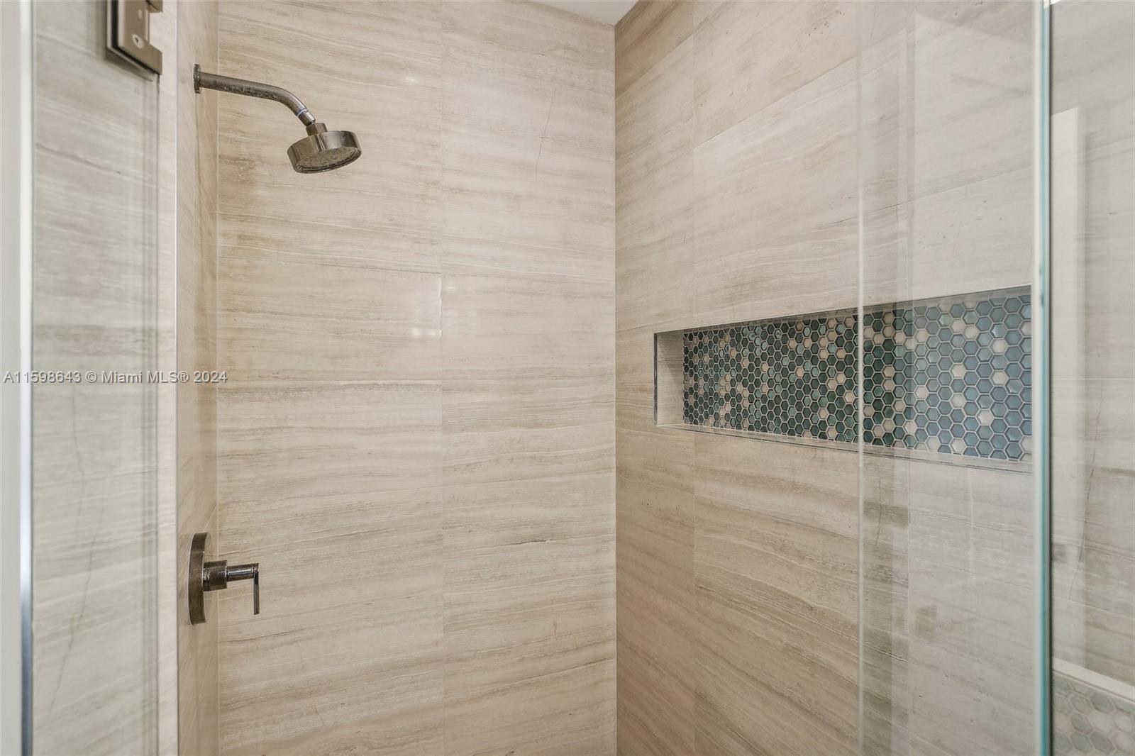 BARCELONA ISLE - Residential