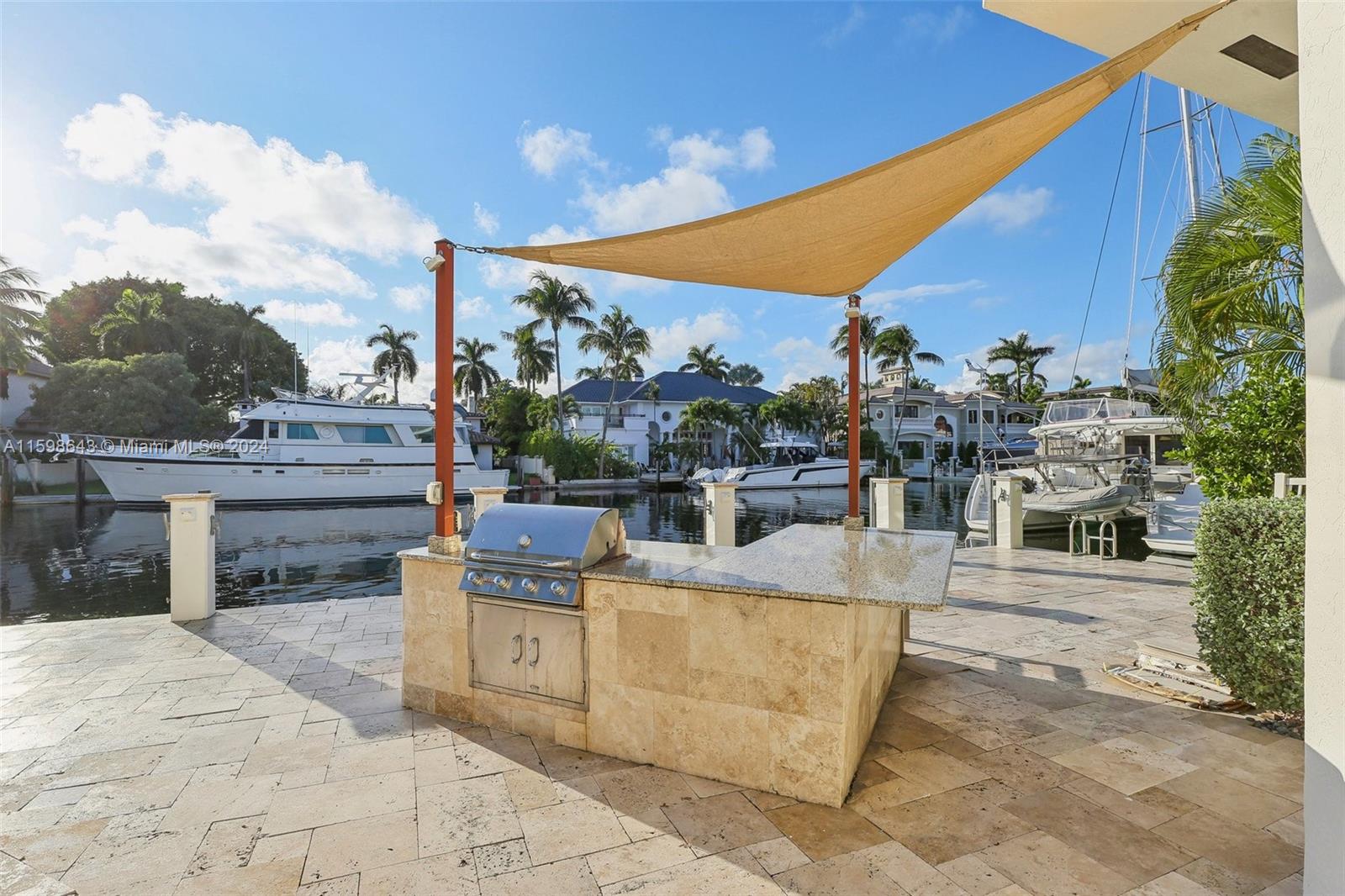 BARCELONA ISLE - Residential