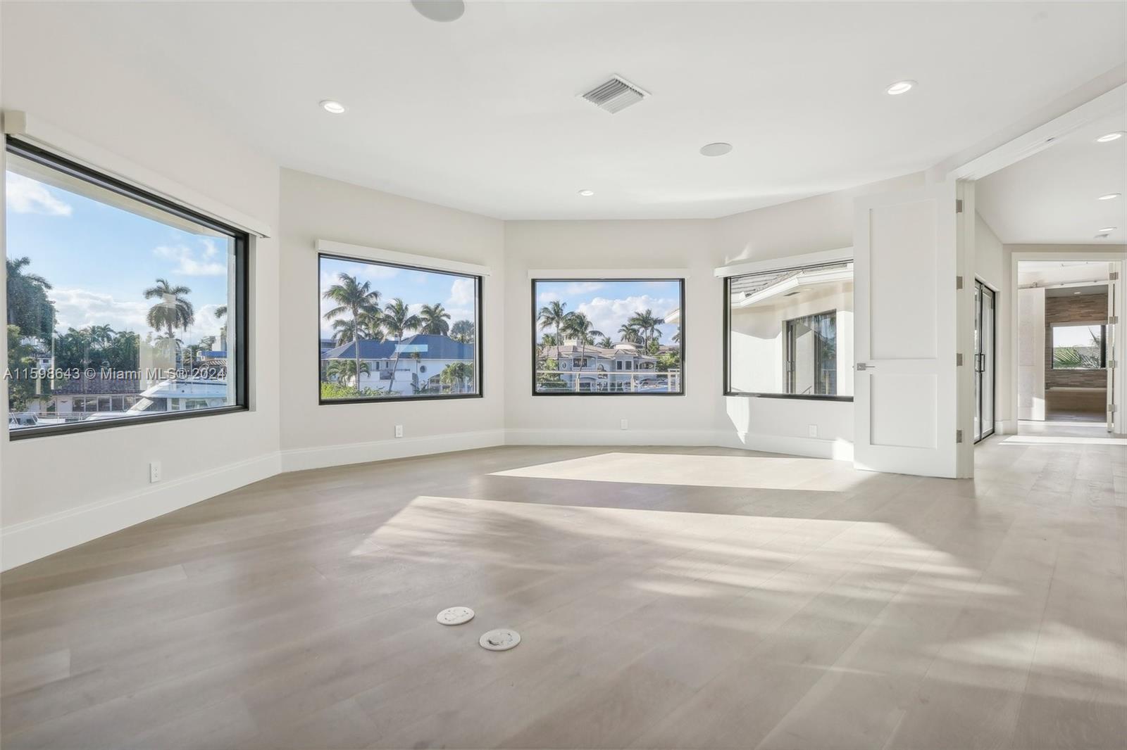 BARCELONA ISLE - Residential