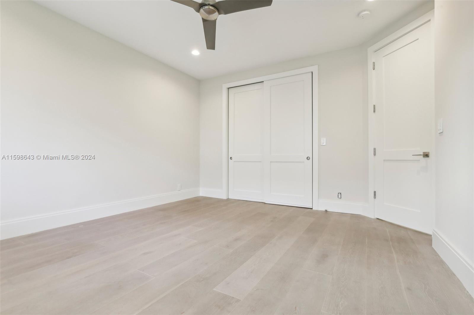 BARCELONA ISLE - Residential