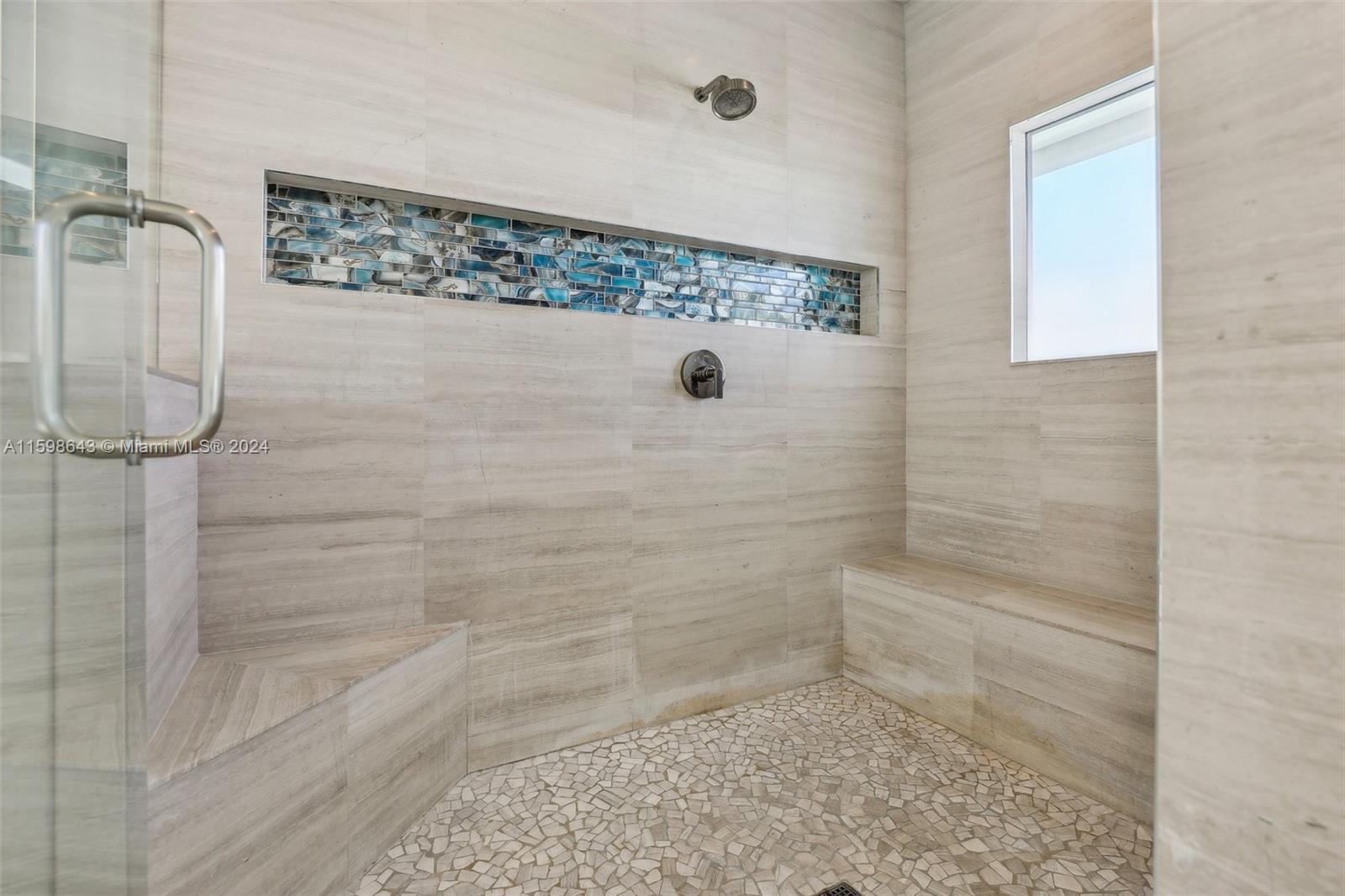 BARCELONA ISLE - Residential