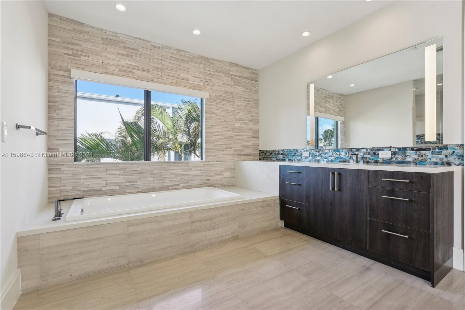 BARCELONA ISLE - Residential