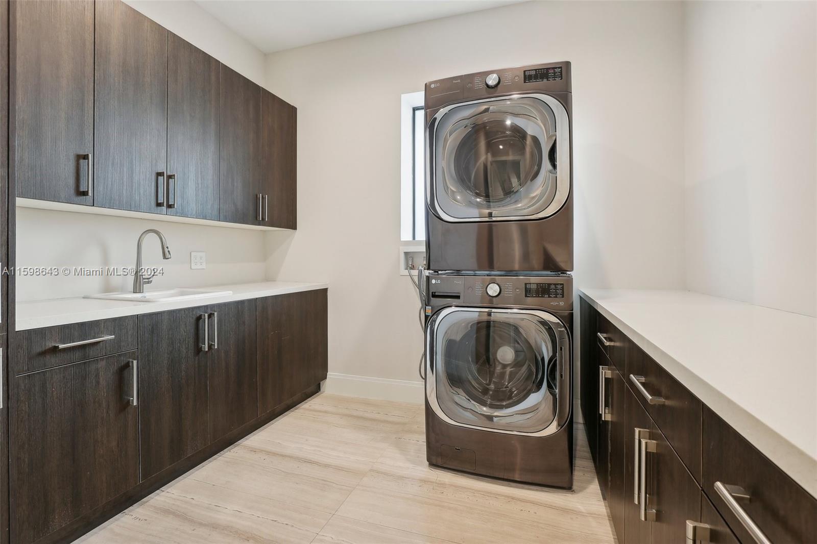 BARCELONA ISLE - Residential