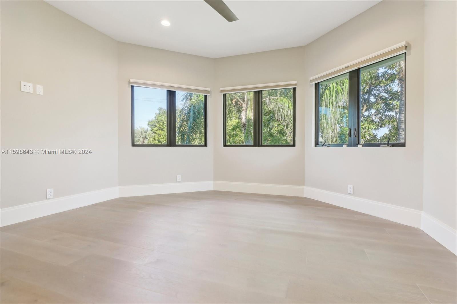 BARCELONA ISLE - Residential