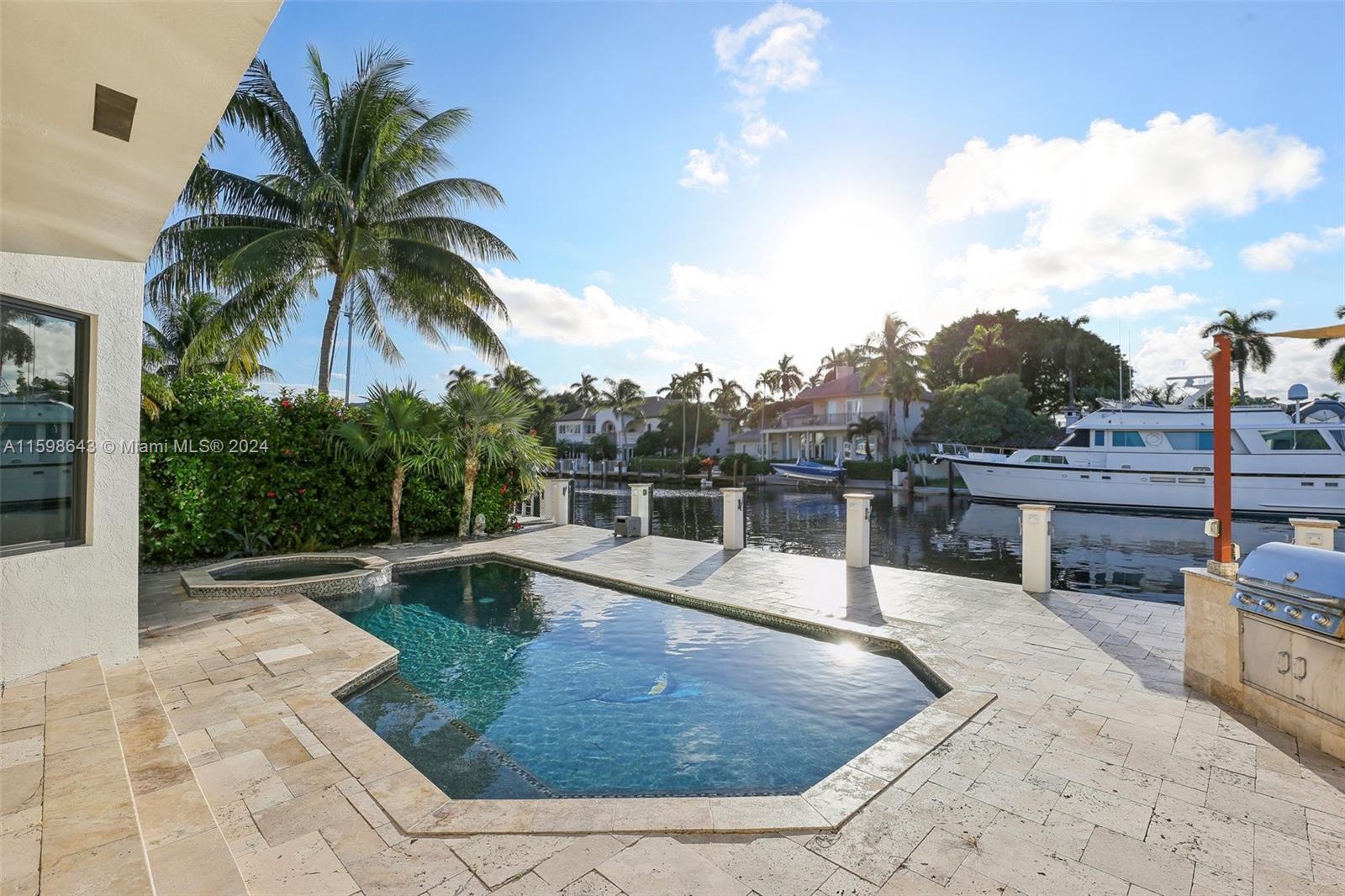 BARCELONA ISLE - Residential