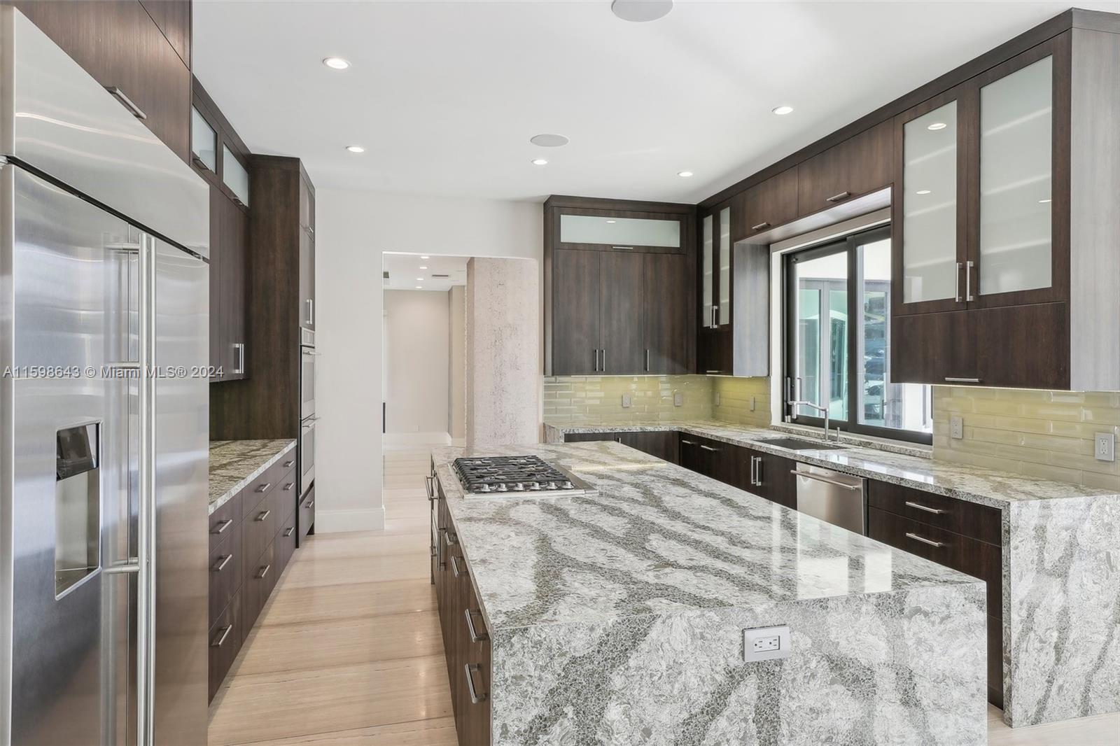 BARCELONA ISLE - Residential