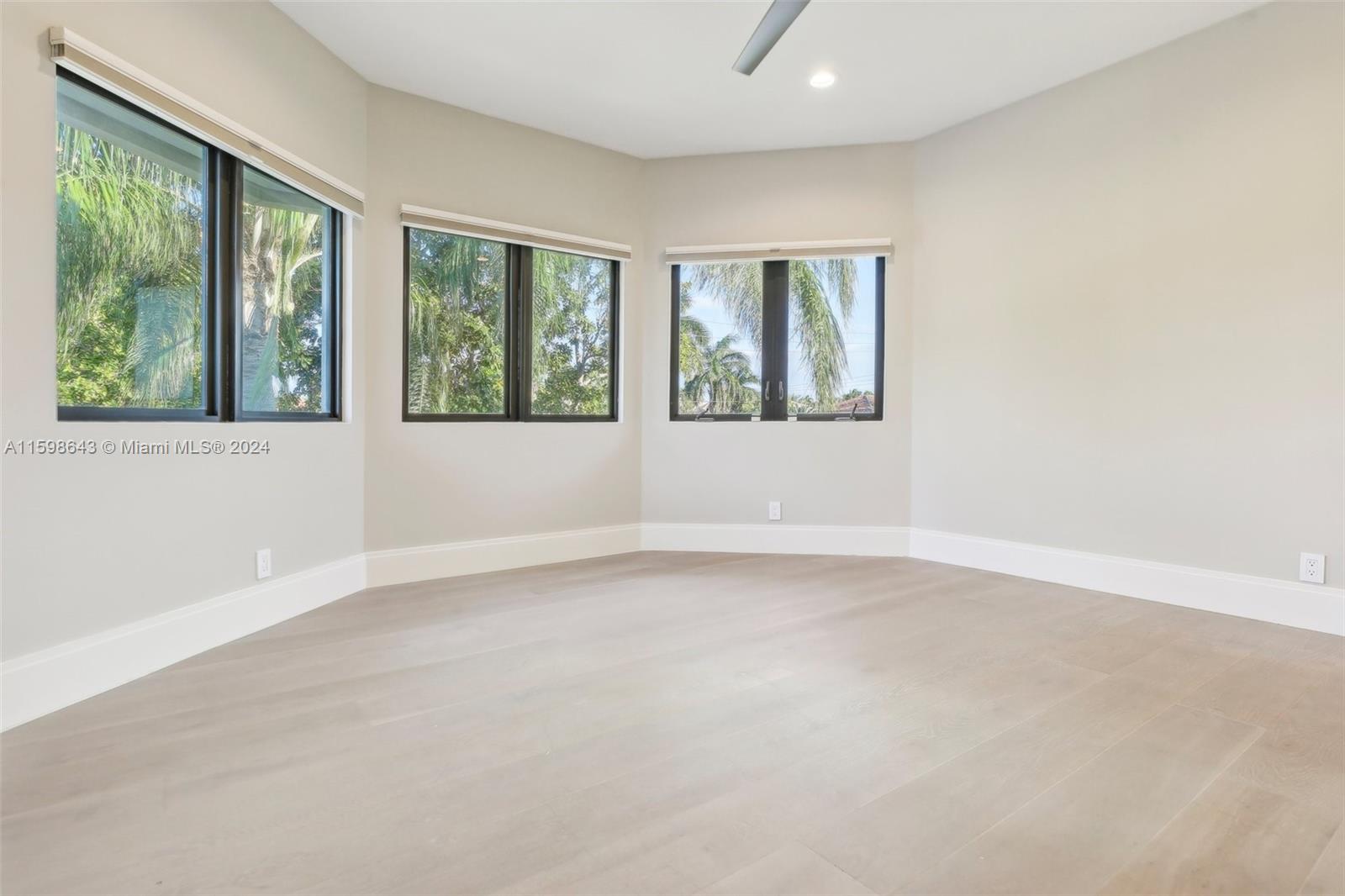 BARCELONA ISLE - Residential