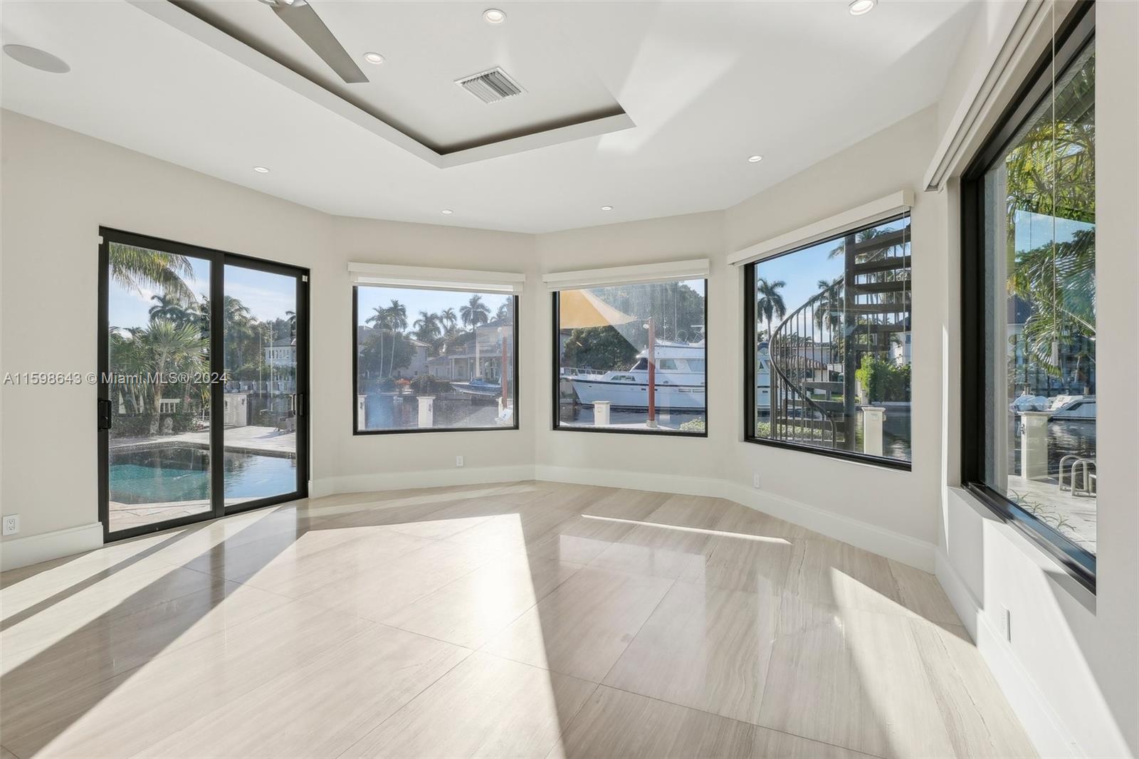 BARCELONA ISLE - Residential