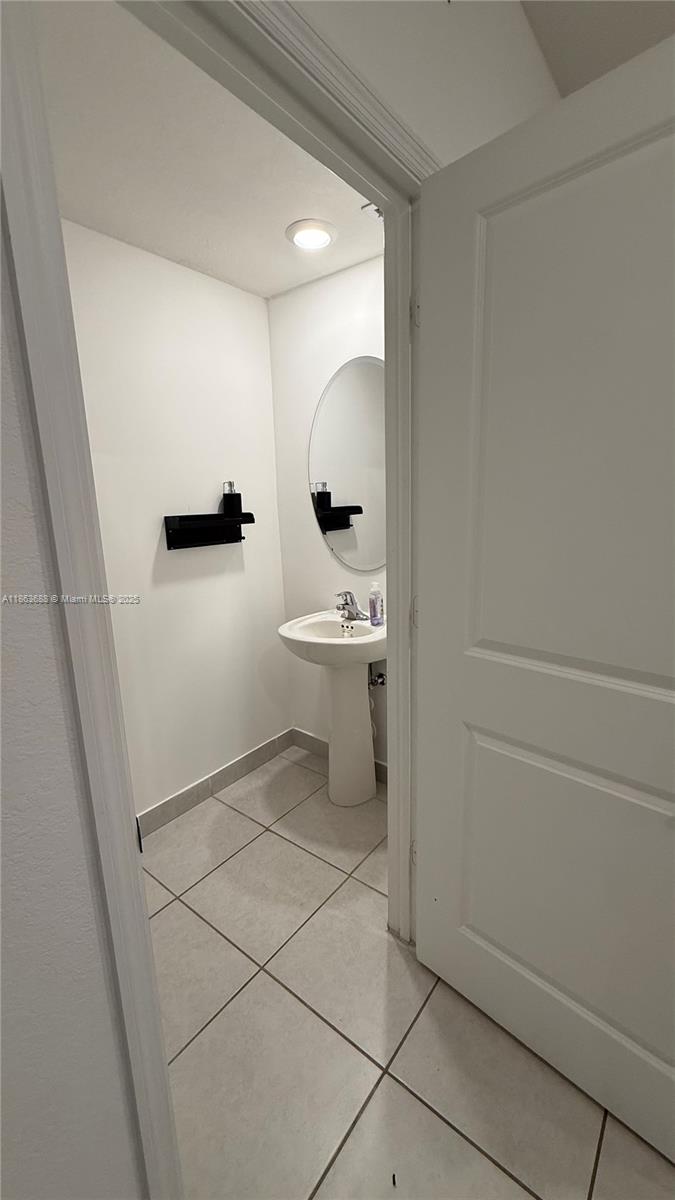 VIA VENTURA NEIGHBORHOOD - Residential Lease