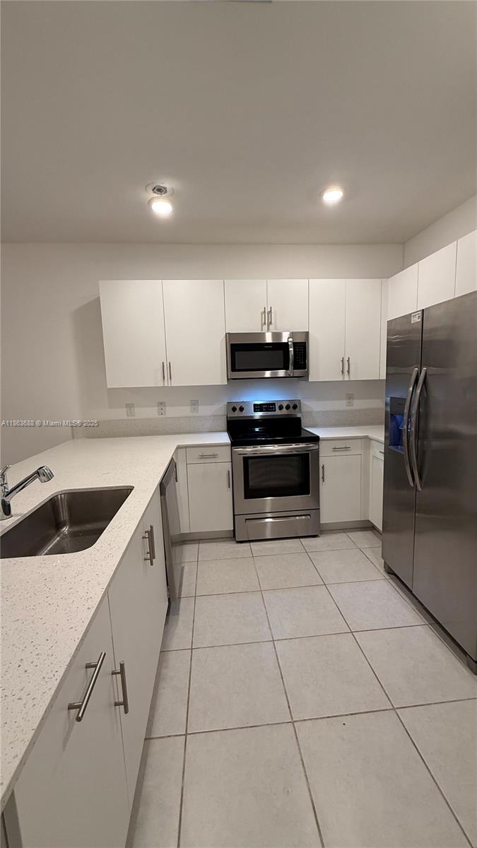 VIA VENTURA NEIGHBORHOOD - Residential Lease