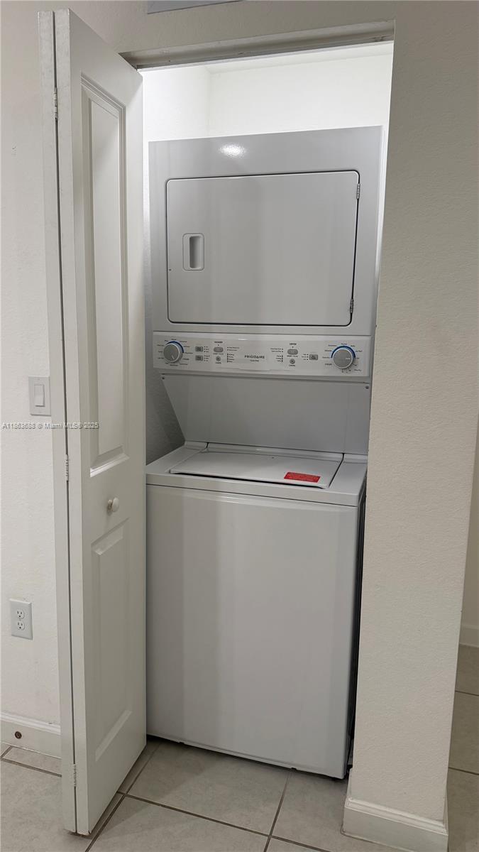 VIA VENTURA NEIGHBORHOOD - Residential Lease