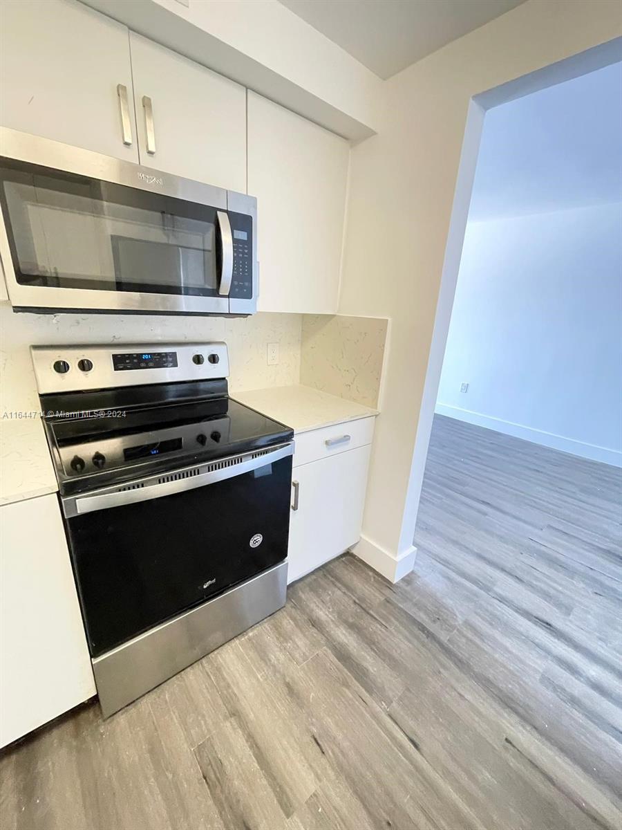 Live the luxurious life you’ve always dreamed of this Updated Unit in Crespi on the Bay, Large 1 Bedroom 1.5 Bathroom, dock available for rent up to 45 feet. Building is gated, with intercom system, elevator and outdoor pool on the canal, On-Site Laundry, Easy street Parking and Pets are welcome. Located in Miami Beach, just a few blocks from the beach, major transportation, dining and entertainment, Bal Harbour Shops, etc.