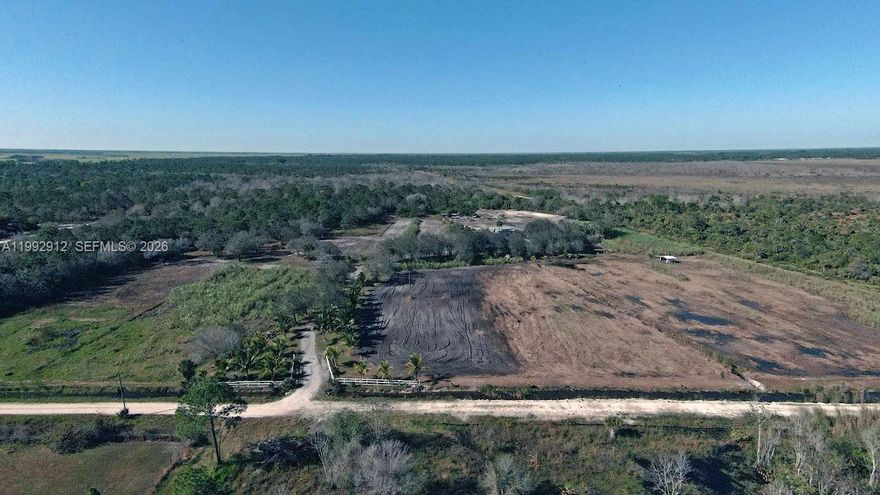 Private Agricultural Estate, Income-Producing Land. Rare opportunity to own a private, expansive estate offering both lifestyle and investment potential. This 15.688-acre property is thoughtfully divided into two parcels and currently supports productive agricultural use, creating immediate value for the next owner. The property features  3-bedroom, 2-bathroom mobile home, designed for comfort and functionality. full bathrooms and a spacious kitchen with ample cabinetry and workspace, ideal for everyday living or extended stays. The land is versatile and well-suited for agriculture, livestock, and outdoor recreation. Open acreage provides flexibility for equestrian use, farming operations, or future development. Existing sugarcane and coconut crops enhance the property's income potential. You can have all kinds of crops, raise animals without restrictions, a very spacious place to ride a motorcycle or do all kinds of outdoor activities such as horseback riding.
It has 2 parcels: 1 with 12,500 acres and the
2 plot with 3,188 Acres. To view the property you must make an appointment 24 hours in advance.
