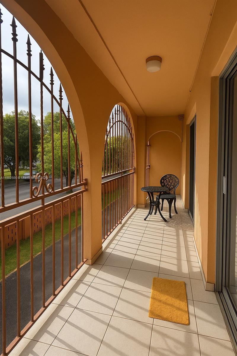 GOLDEN GATE CONDO - Residential