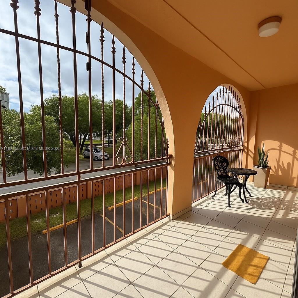 GOLDEN GATE CONDO - Residential