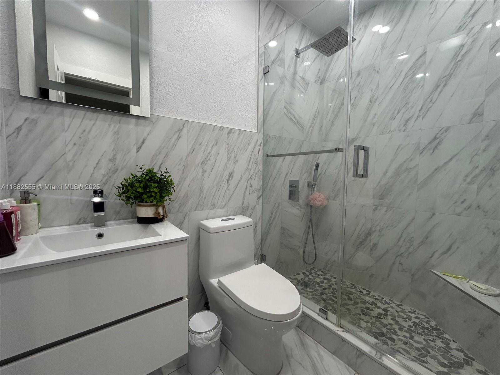 GOLDEN GATE CONDO - Residential