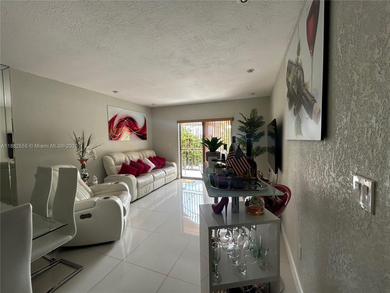 GOLDEN GATE CONDO - Residential