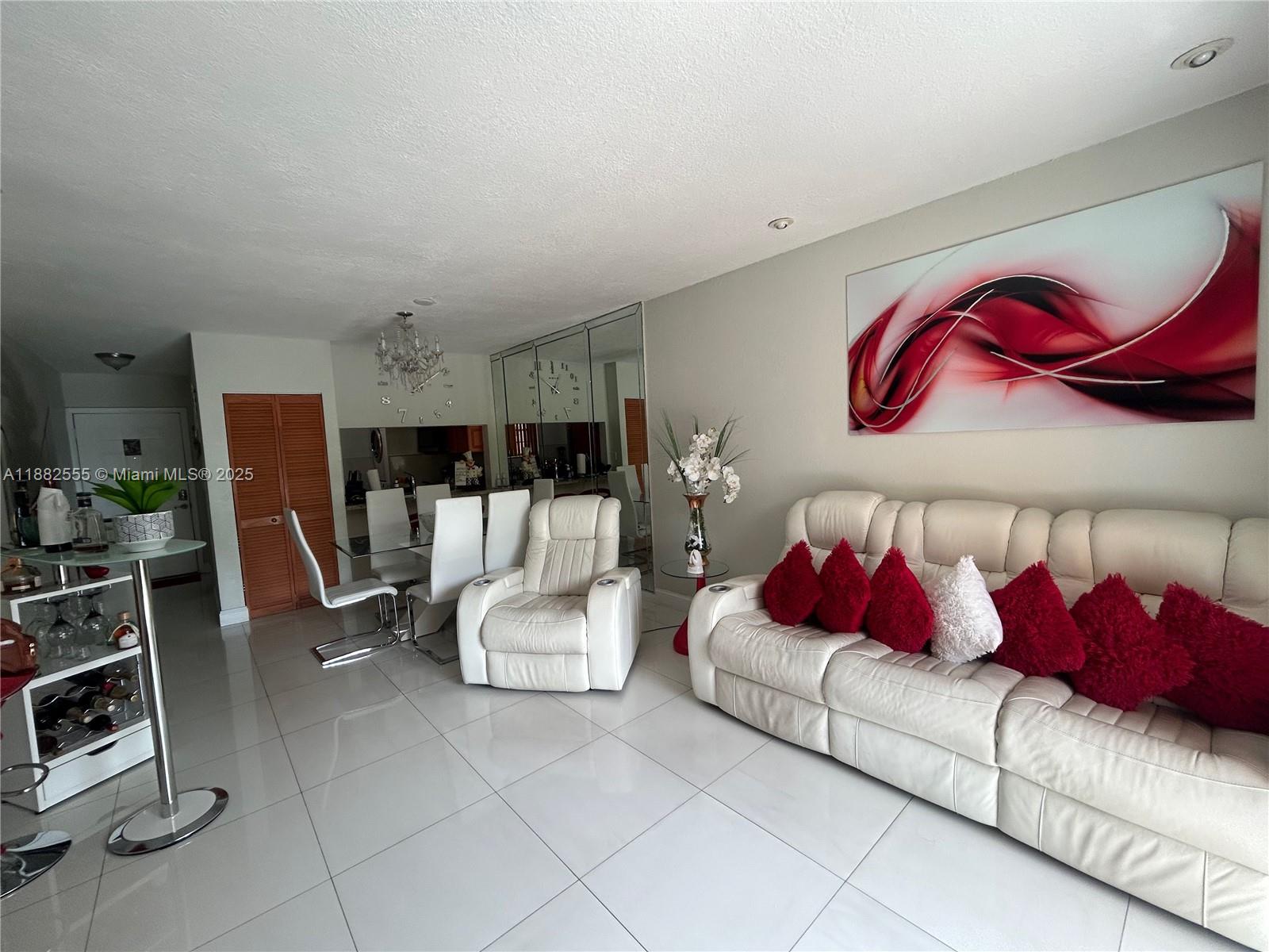 GOLDEN GATE CONDO - Residential