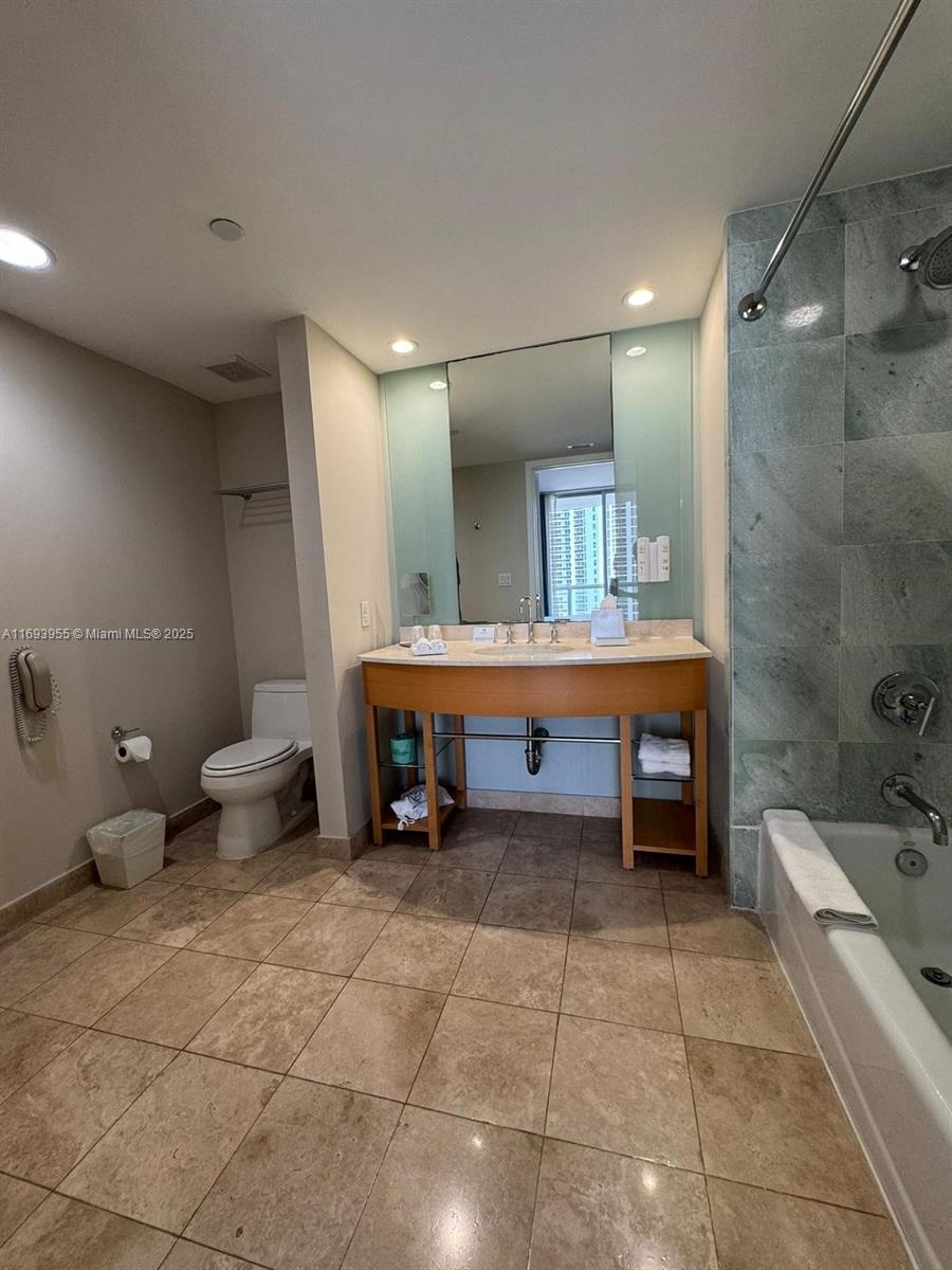 M RESORT RESIDENCES CONDO - Residential