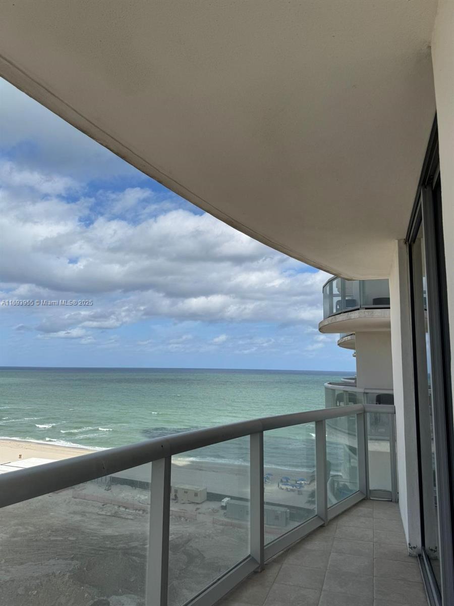 M RESORT RESIDENCES CONDO - Residential