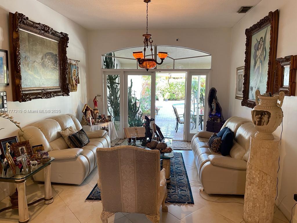 THE MANSIONS AT SUNSET 1S - Residential